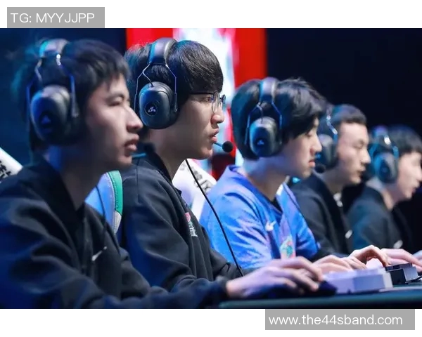 CSGO战术解析:深入探讨LNG战队的技术优势与策略布局 CSGO战术解析:深入探讨LNG战队的技术优势与策略布局
