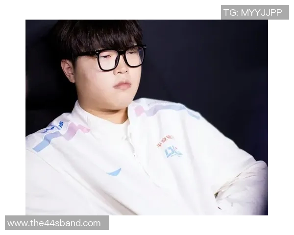 DOTA2热点分析:深入探讨JDG战队在比赛中的控制策略与战术布局 DOTA2热点分析:深入探讨JDG战队在比赛中的控制策略与战术布局