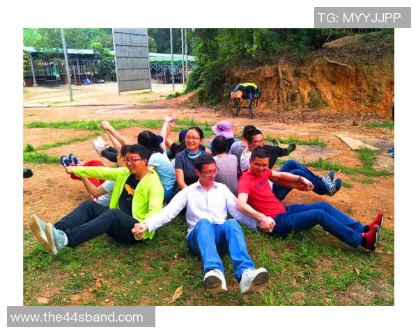 南京攀岩队心理素质揭秘：挑战自我与团队协作的完美结合