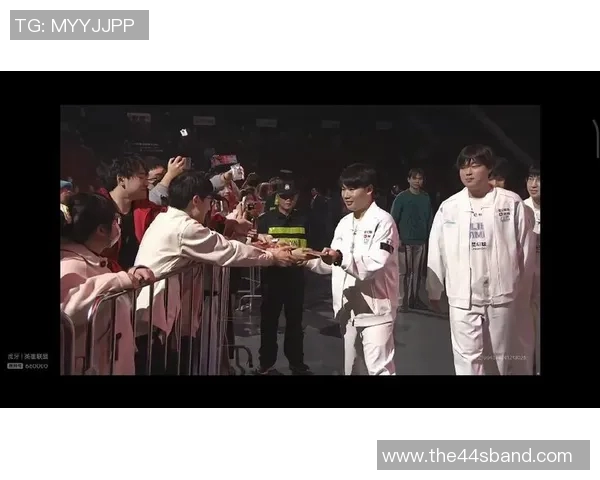 赛后复盘：LNG与BLG的速度对决分析与战术探讨