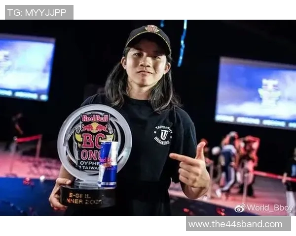 武汉攀岩队在世界街舞大赛中以78分稳居积分榜首位