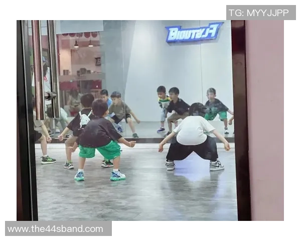 街舞文化的崛起:探秘北京街舞队的运营模式与发展策略 街舞文化的崛起:探秘北京街舞队的运营模式与发展策略